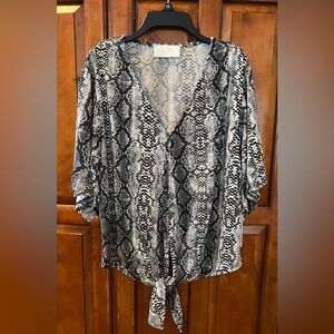 Six/Fifty Snakeskin Blouse 🖤🤍🩶